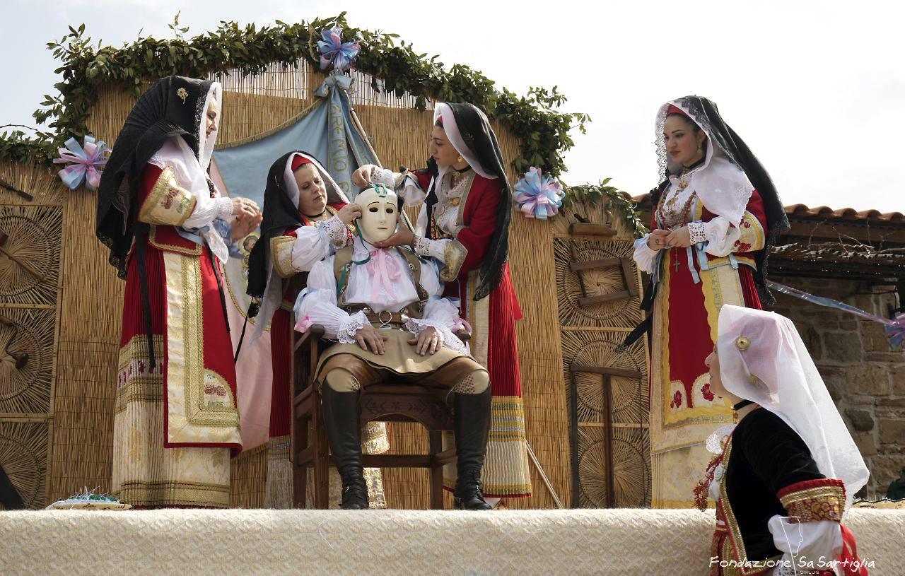 Sa Sartiglia - image via Sa Sartiglia on Wikimedia Commons (CC BY-SA 4.0) - Globetrotting horse riding holidays