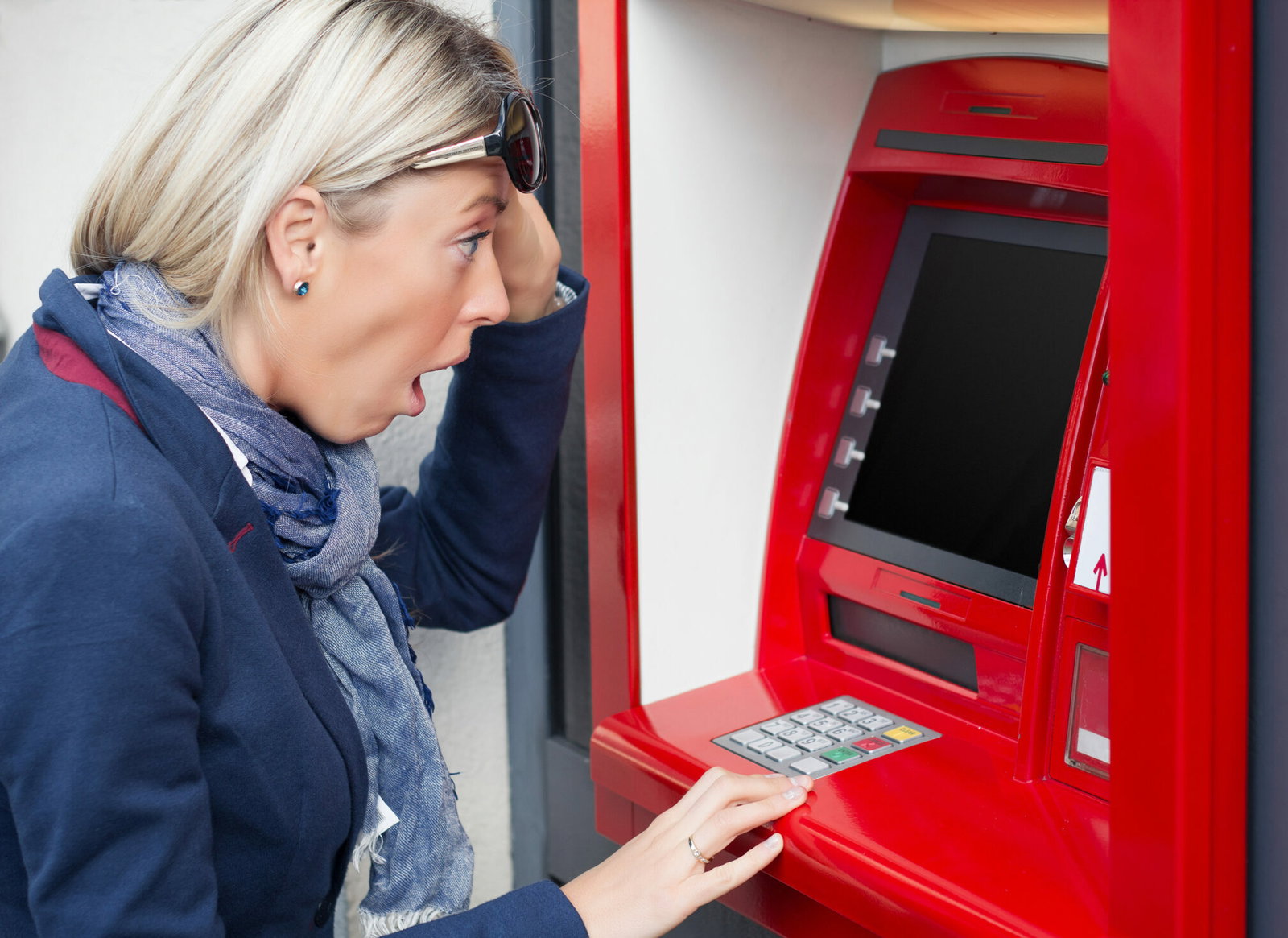 How to Avoid International Transaction Fees when Travelling - cards with no international fees - Globetrotting horse riding holidays