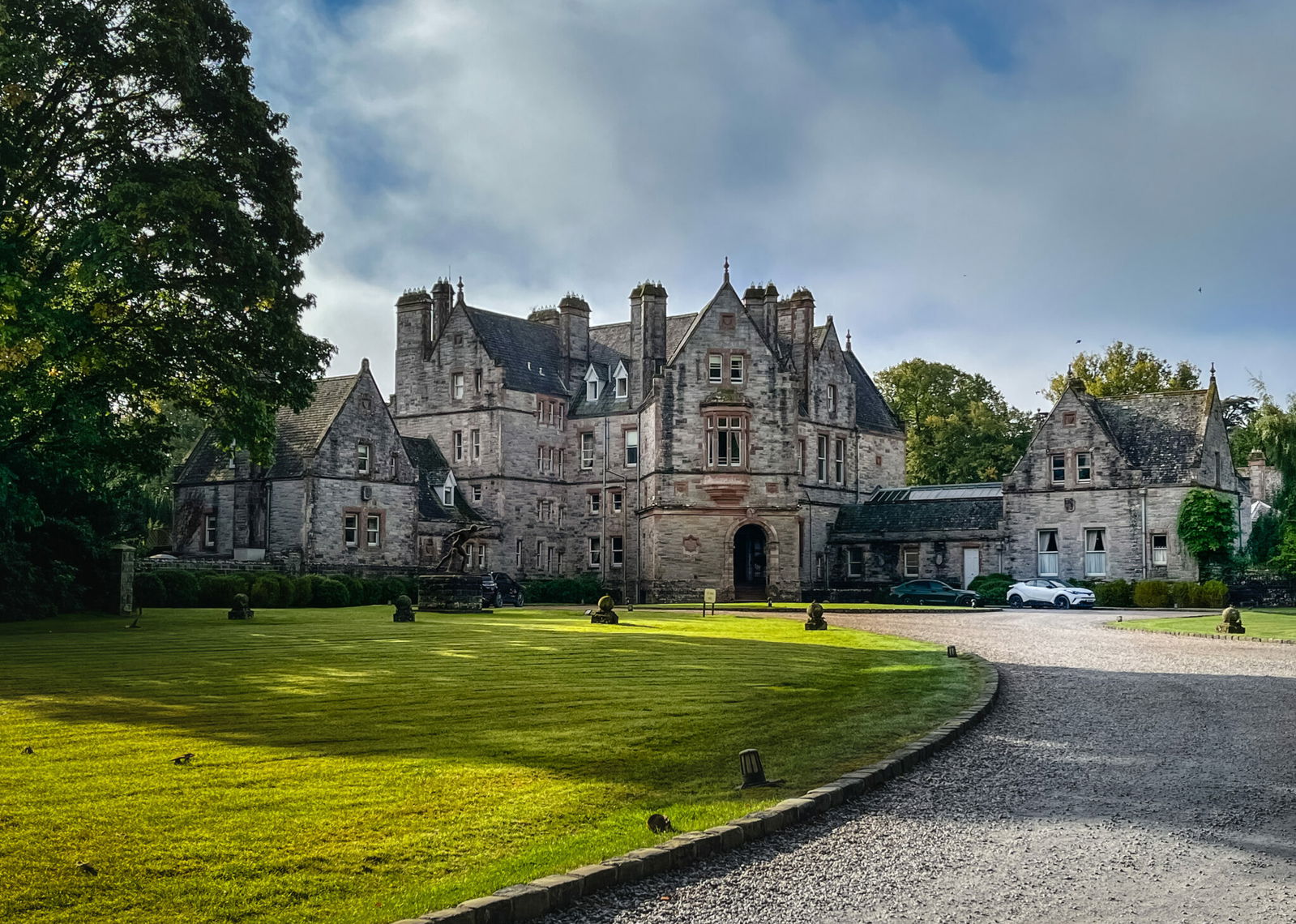 Castle & Estate Ride, Ireland - Globetrotting horse riding holidays