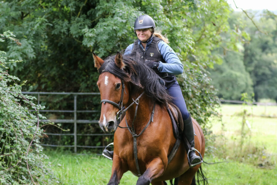 Cross Country in Tipperary, Ireland - Globetrotting horse riding holidays