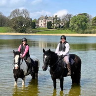 Castle & Estate Ride, Ireland - Globetrotting horse riding holidays